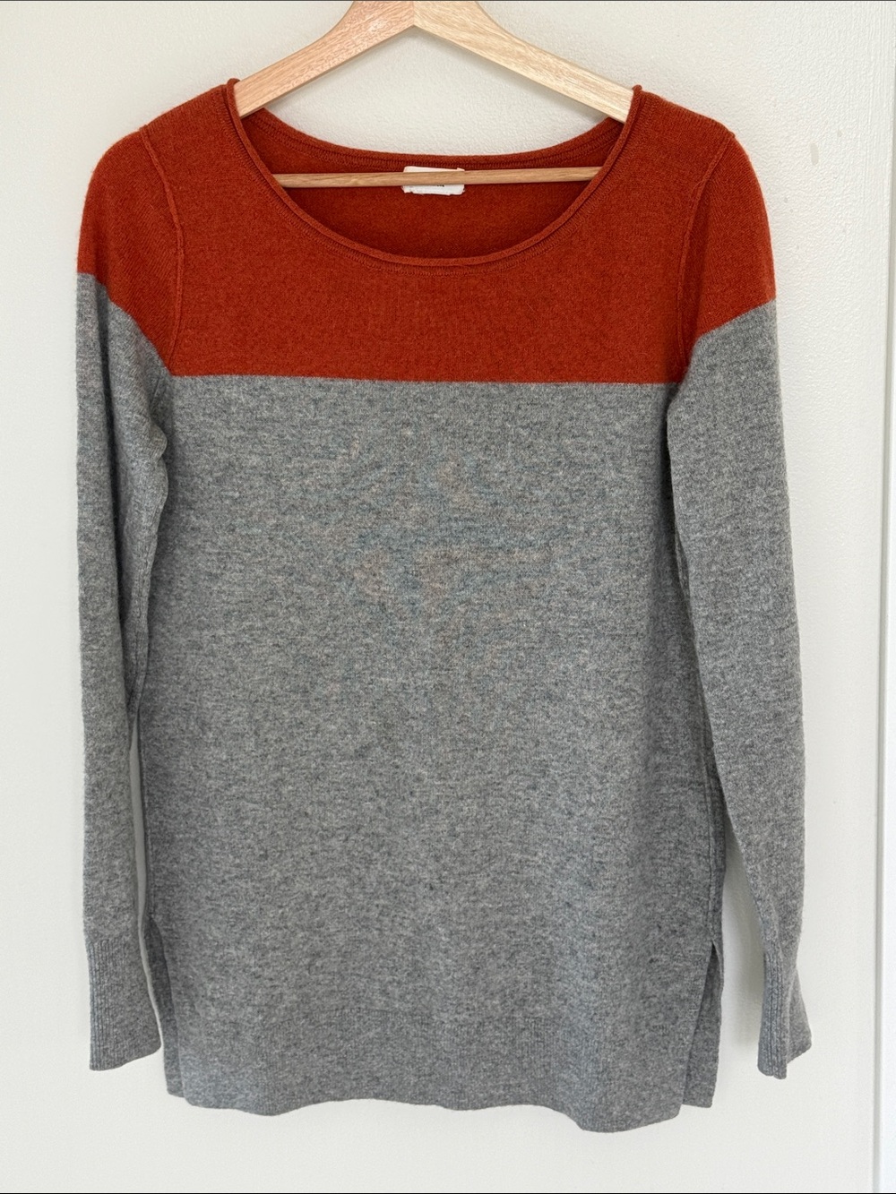 Club Monaco Colorblock Scoop Neck Sweater - Gray & Rust